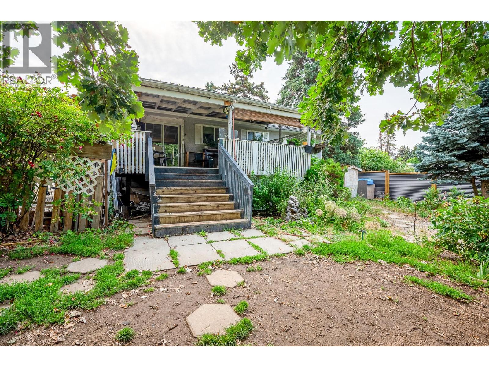 988 Glengarry Street, Kelowna, British Columbia V1Y 4C8 - Photo 3 - 10354577