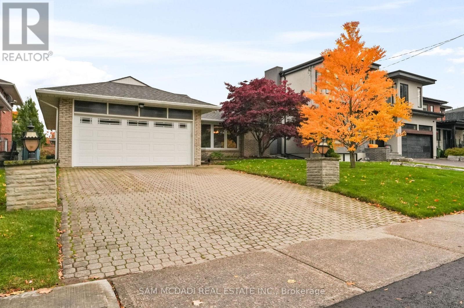 185 RATHBURN ROAD, Toronto, Ontario