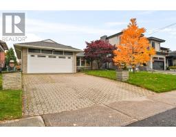 185 RATHBURN ROAD, Toronto, Ontario