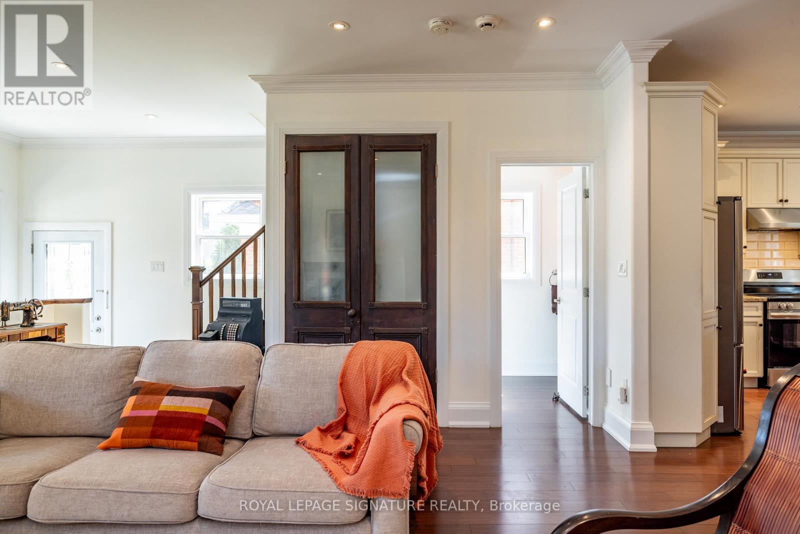 116 Milton Street, Toronto, Ontario  M8Y 2Y3 - Photo 7 - W12517698