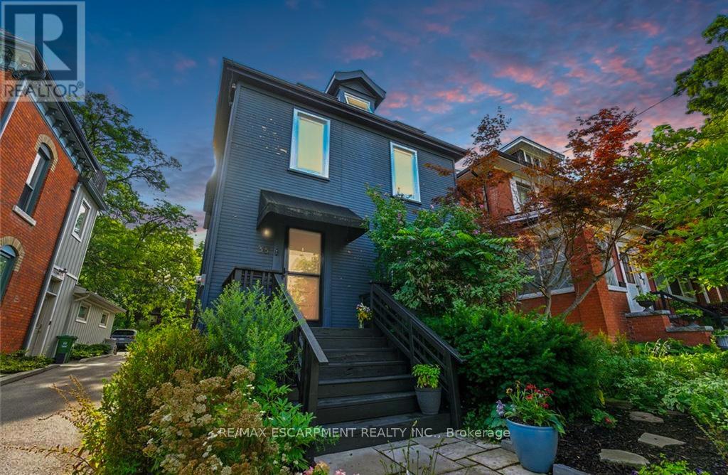 35 Mountain Avenue, Hamilton, Ontario L8P 4E8 - Photo 1 - X12515122