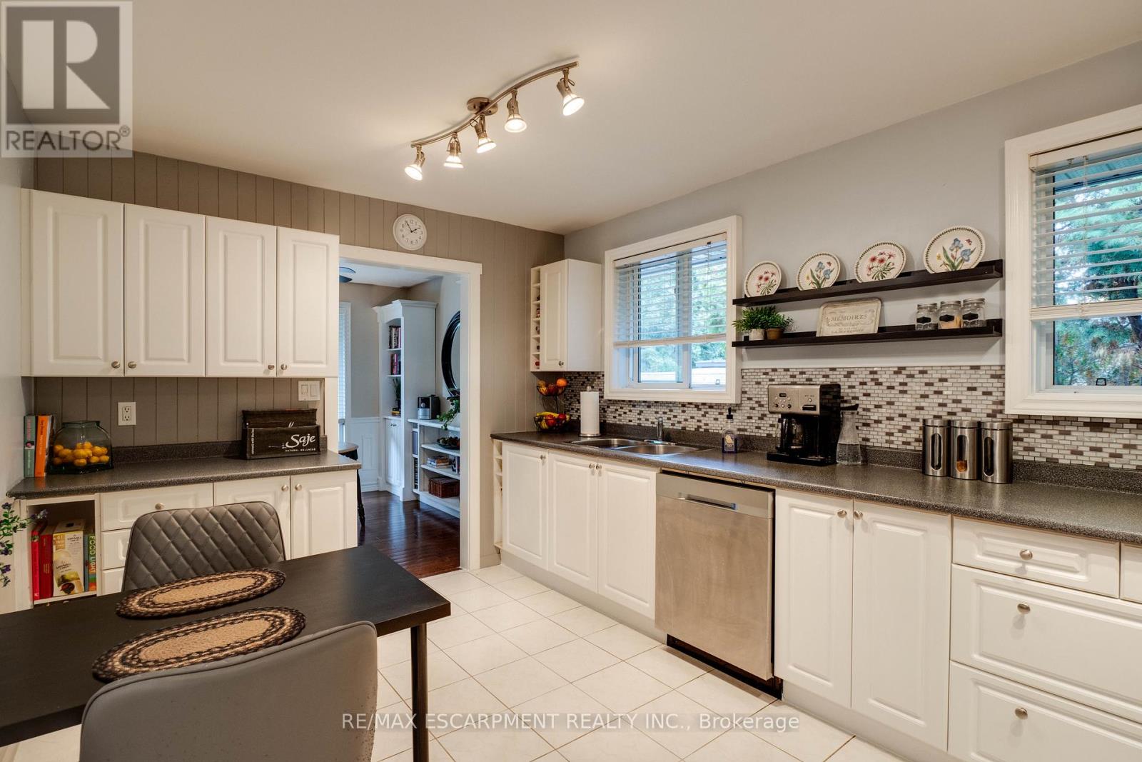 4 Adelaide Avenue, Brantford, Ontario N3S 7H3 - Photo 3 - X12477679