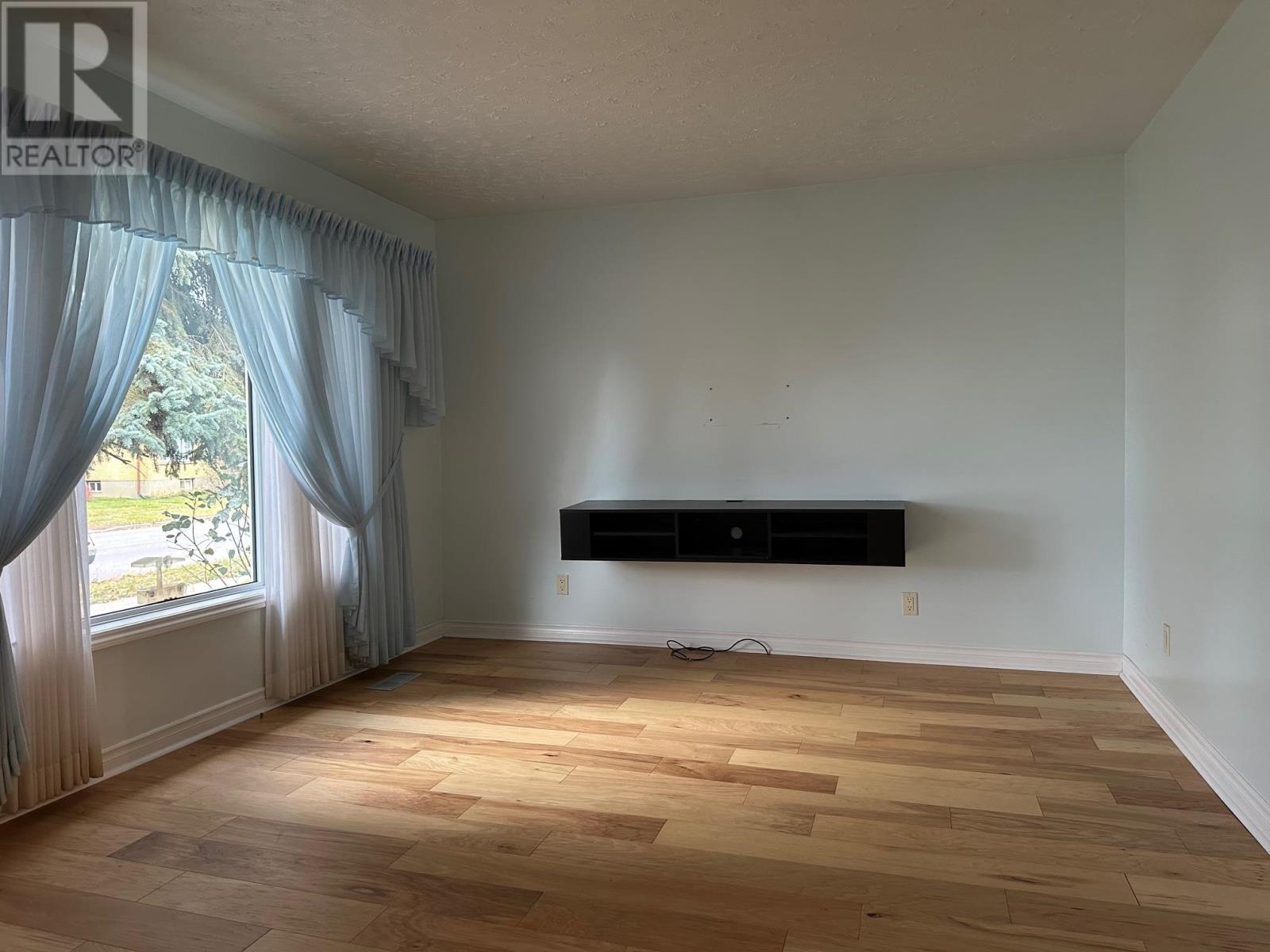 326 Mary St W, Thunder Bay, Ontario P7E 4K8 - Photo 2 - TB253419