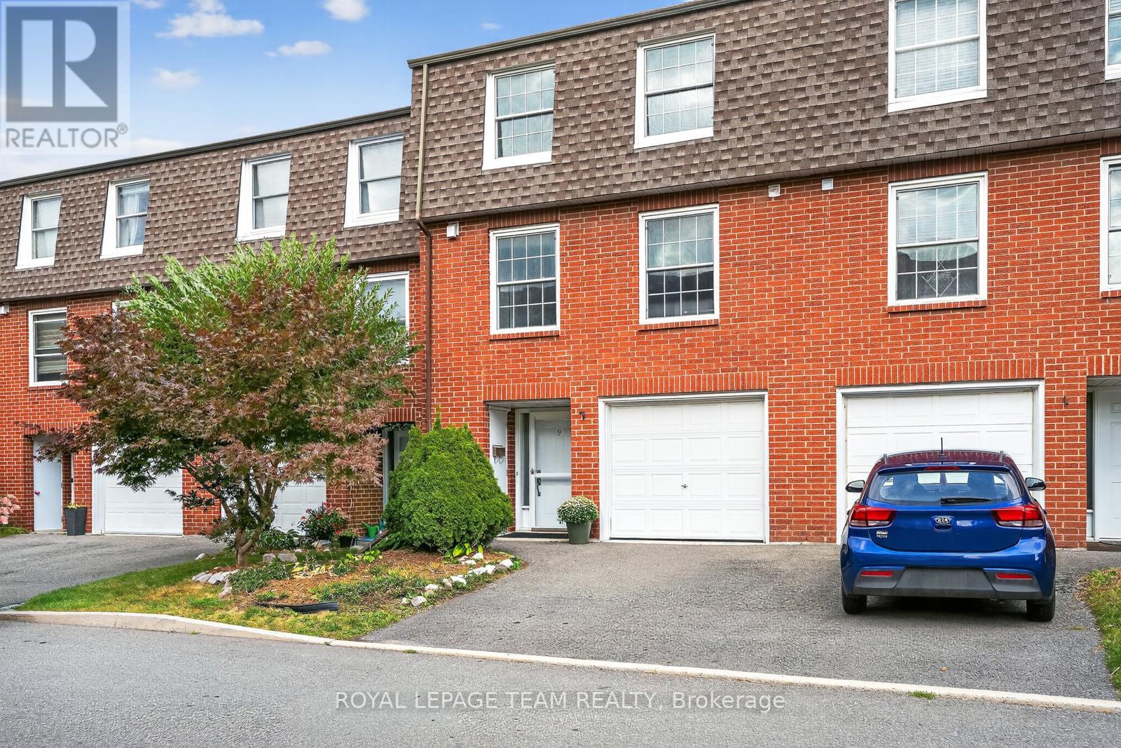 9 MOORSIDE PRIVATE, Ottawa, Ontario