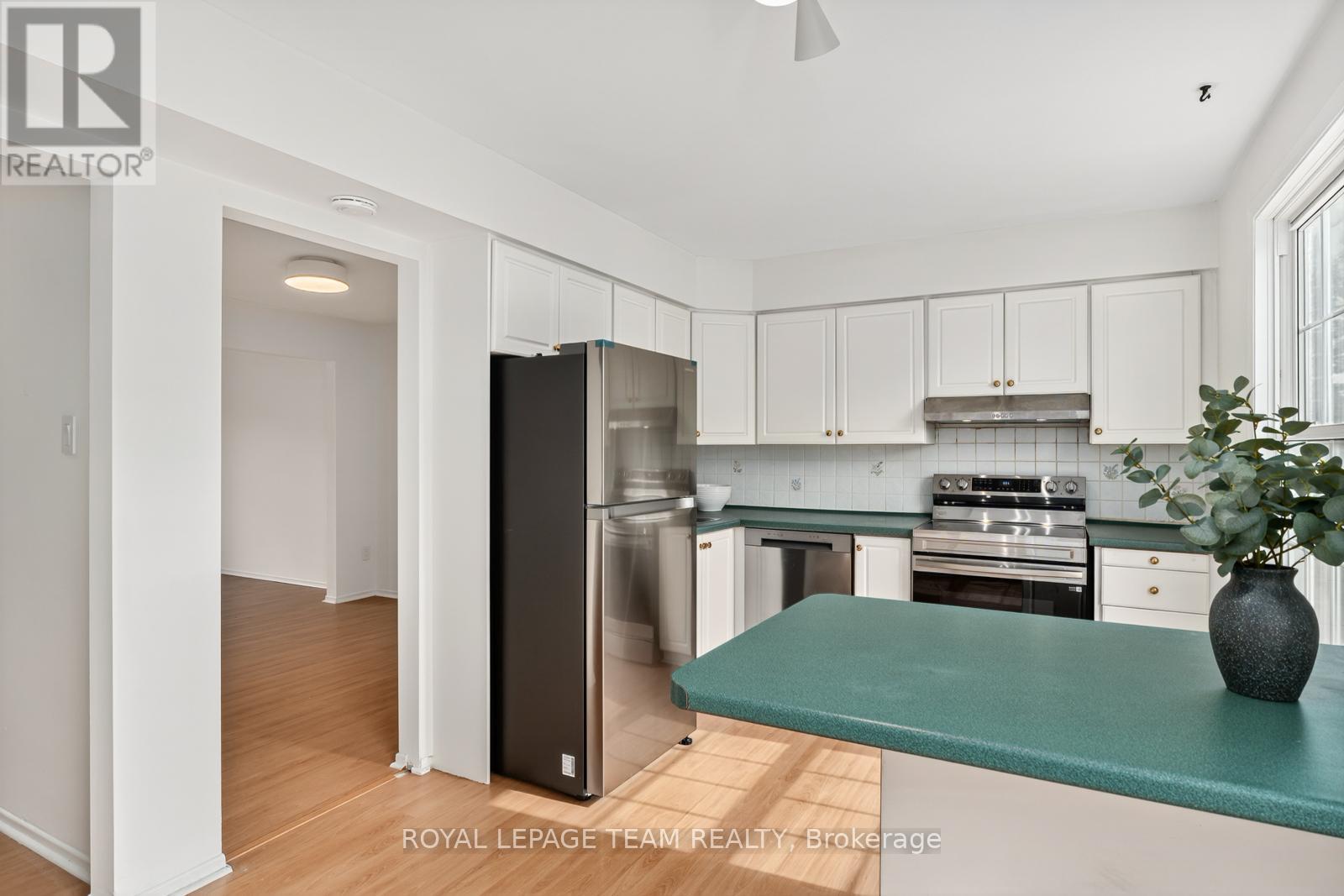 9 Moorside Private, Ottawa, Ontario K2C 3P4 - Photo 16 - X12518734