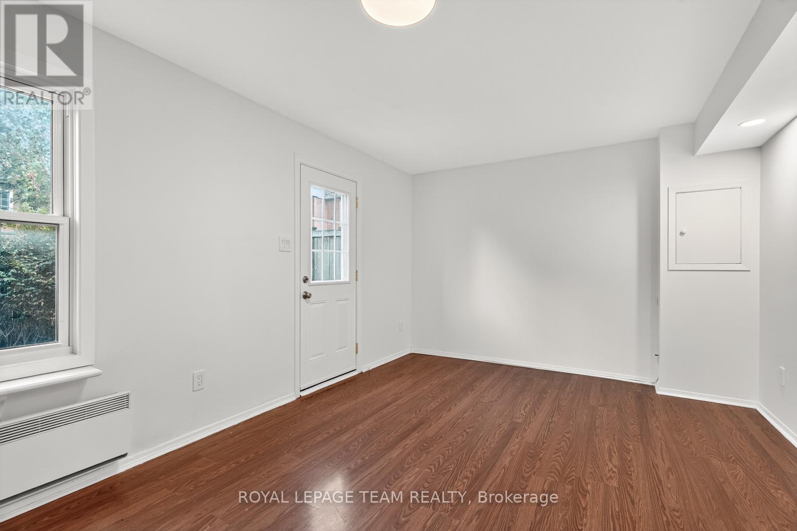 9 Moorside Private, Ottawa, Ontario K2C 3P4 - Photo 3 - X12518734