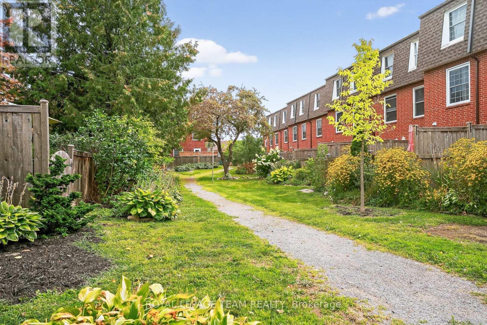 9 Moorside Private, Ottawa, Ontario K2C 3P4 - Photo 30 - X12518734