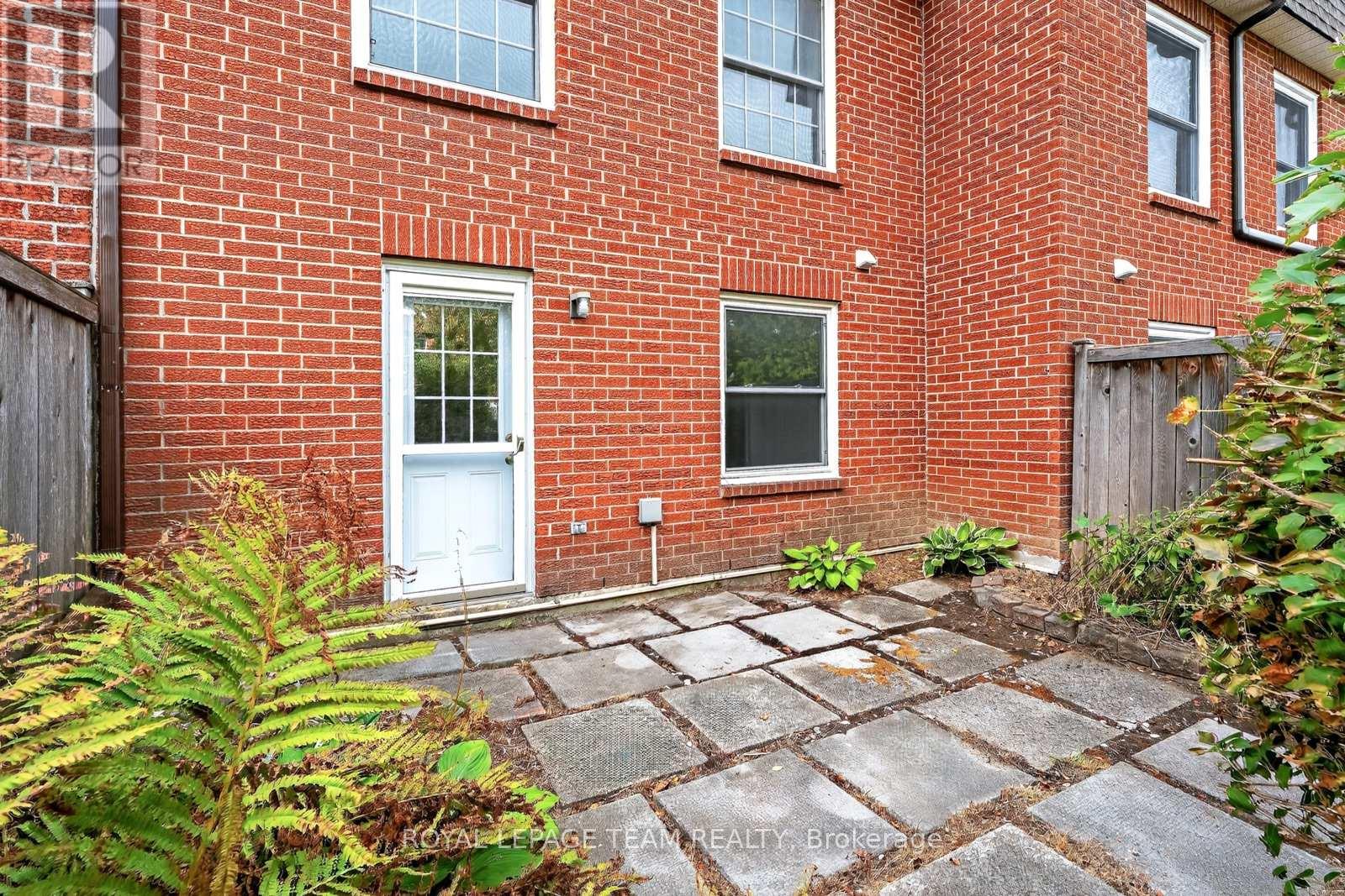 9 Moorside Private, Ottawa, Ontario K2C 3P4 - Photo 33 - X12518734