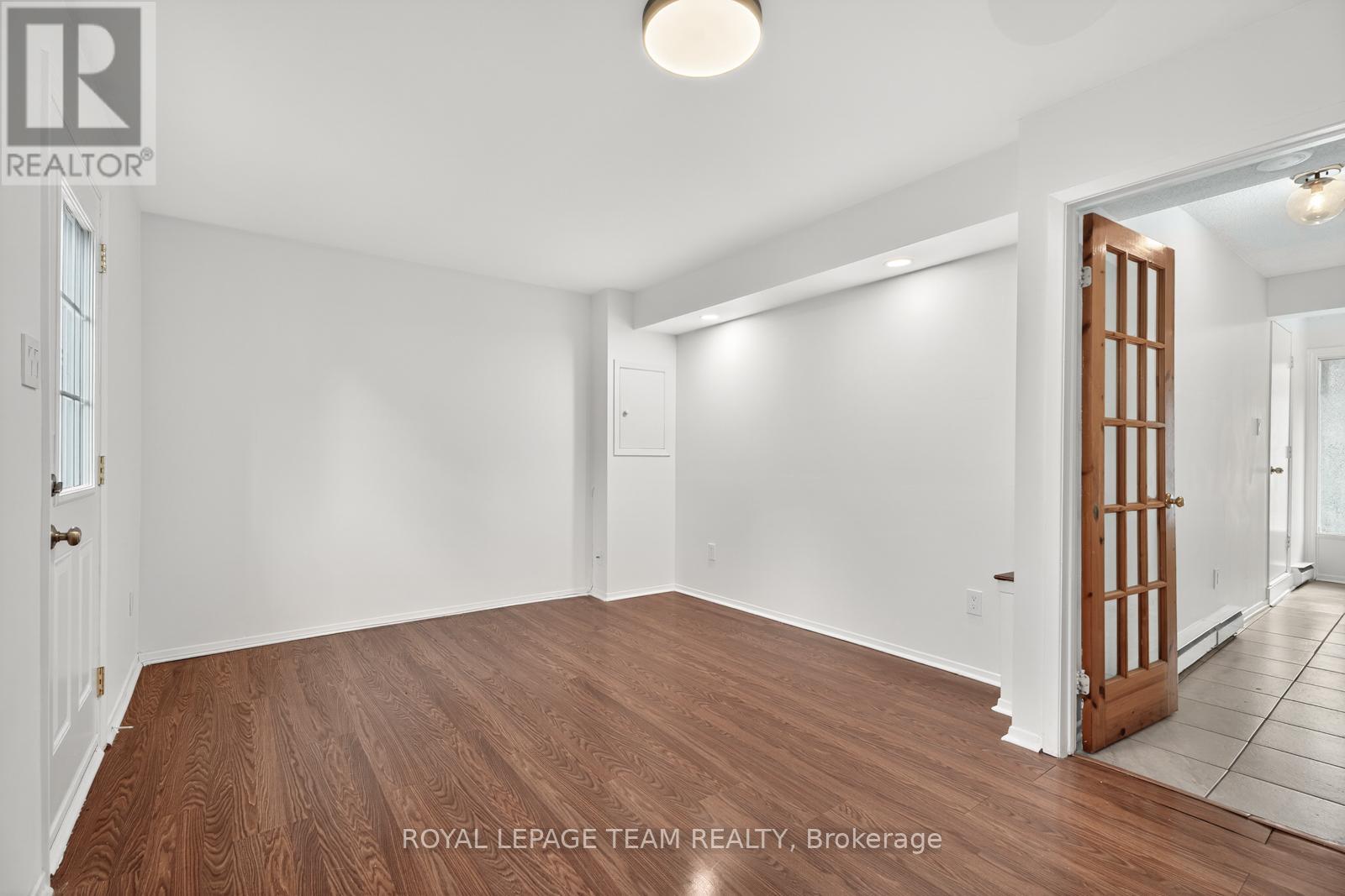 9 Moorside Private, Ottawa, Ontario K2C 3P4 - Photo 5 - X12518734