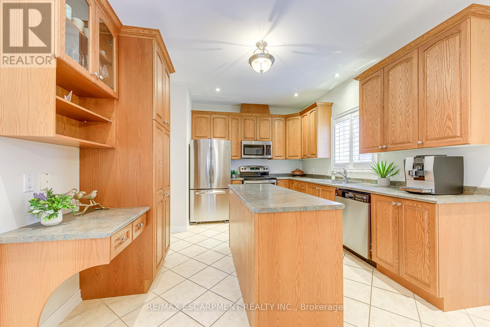 42 Creanona Boulevard, Hamilton, Ontario  L8E 5T2 - Photo 11 - X12518458