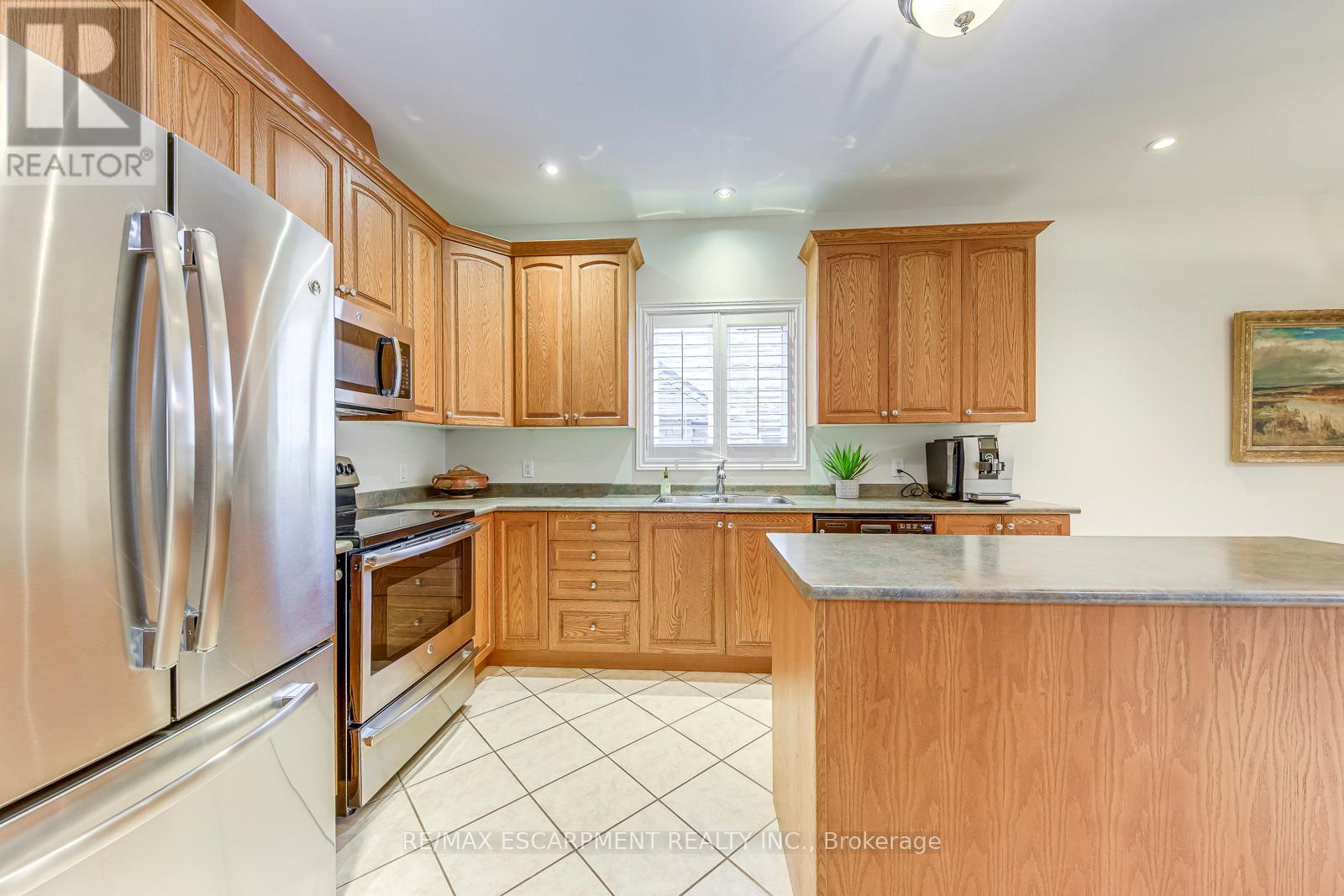 42 Creanona Boulevard, Hamilton, Ontario  L8E 5T2 - Photo 12 - X12518458