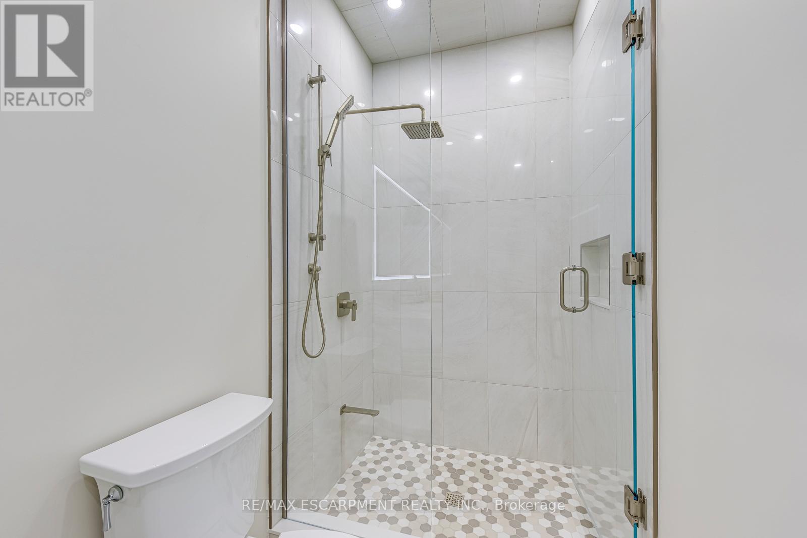 42 Creanona Boulevard, Hamilton, Ontario  L8E 5T2 - Photo 19 - X12518458