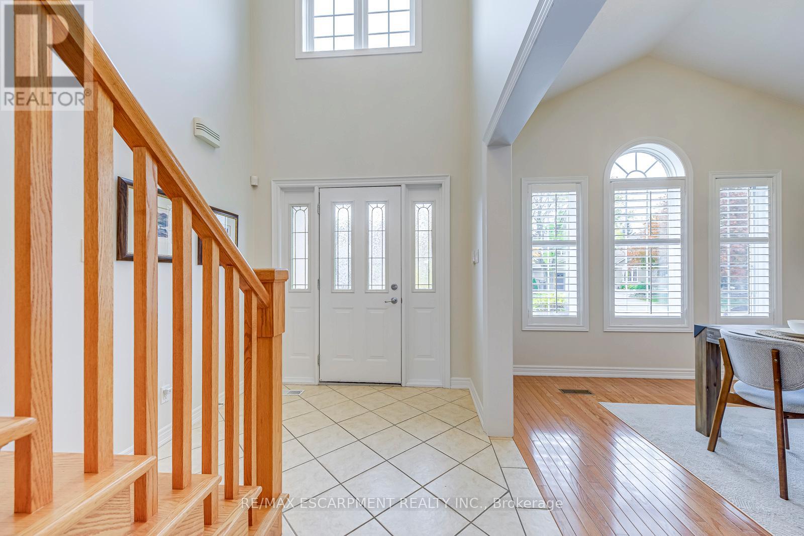 42 Creanona Boulevard, Hamilton, Ontario  L8E 5T2 - Photo 4 - X12518458