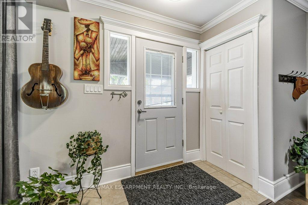 93 Barons Avenue N, Hamilton, Ontario  L8H 5A5 - Photo 3 - X12518470