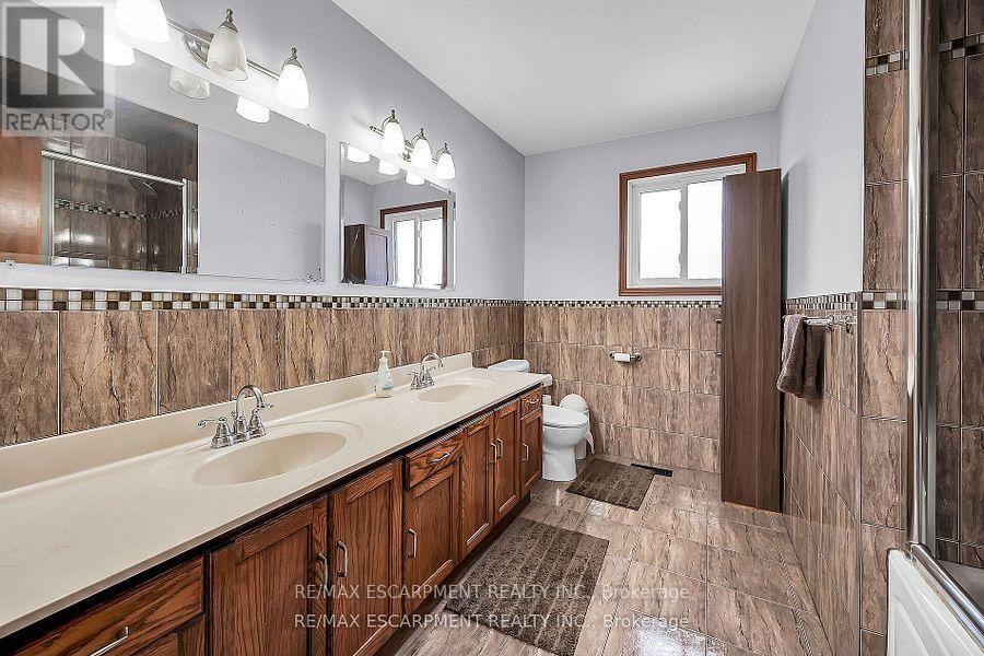 140 Solomon Crescent, Hamilton, Ontario  L8W 2G7 - Photo 22 - X12518576