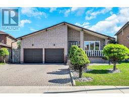 140 SOLOMON CRESCENT, Hamilton, Ontario