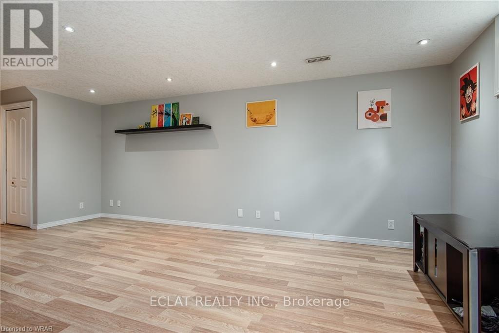 776 Paris Boulevard, Waterloo, Ontario N2T 2Y1 - Photo 26 - X12518630