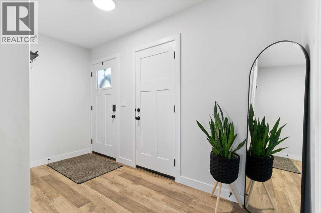 16 Trinity Street, Lacombe, Alberta  T4L 0L1 - Photo 6 - A2269115