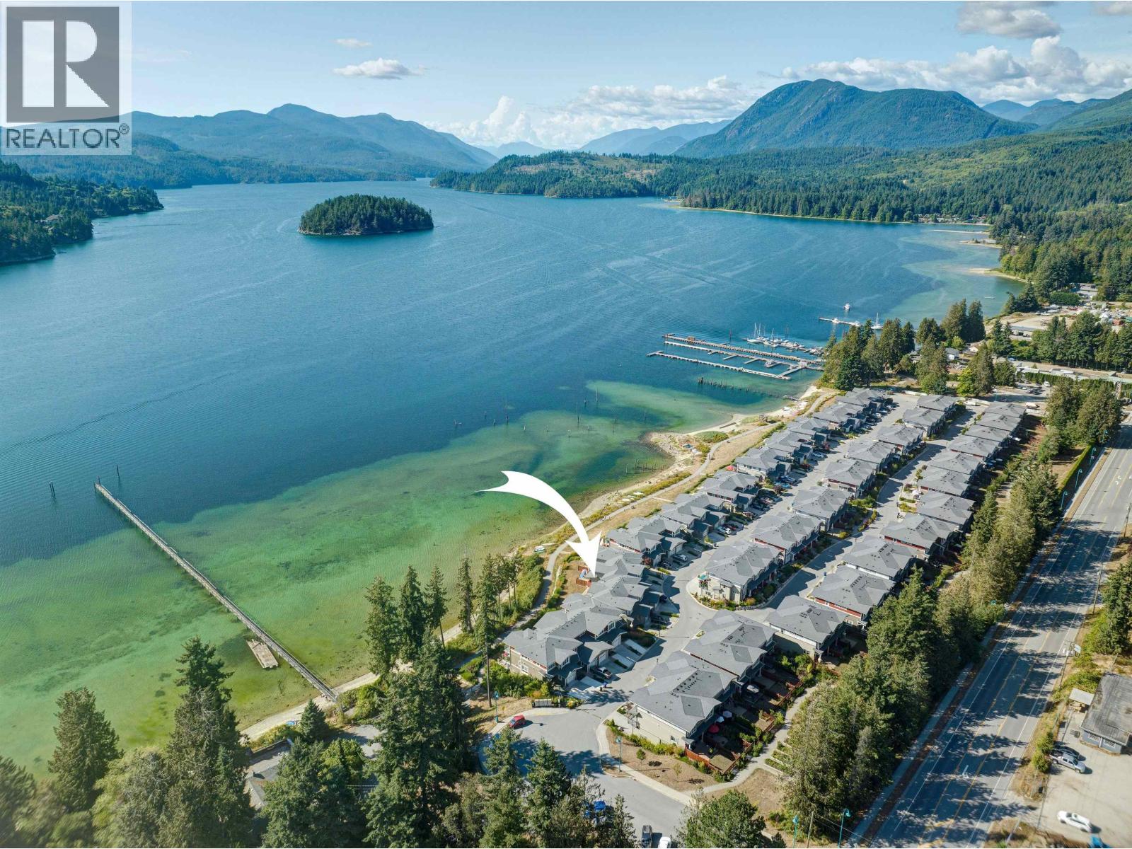 5917 BEACHGATE LANE, Sechelt, British Columbia