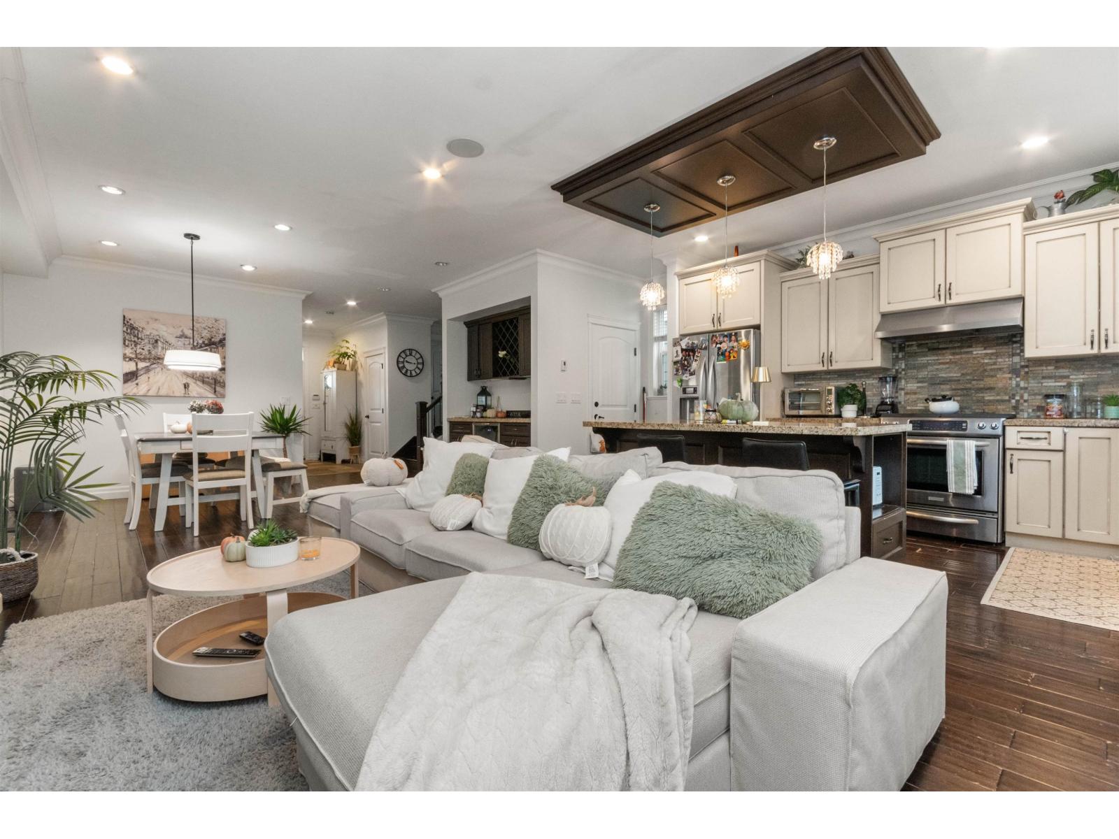 17394 2ND AVENUE, surrey, British Columbia