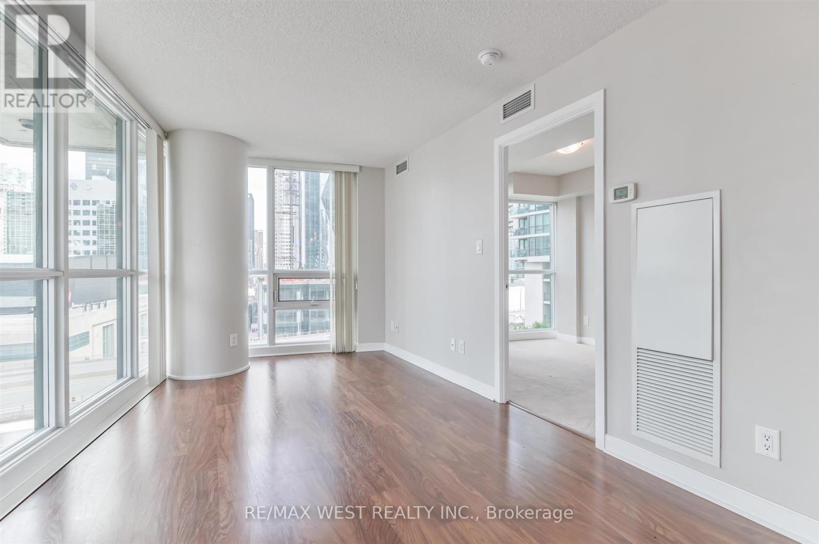 903 - 33 Bay Street, Toronto, Ontario M5J 2Z3 - Photo 8 - C12373848