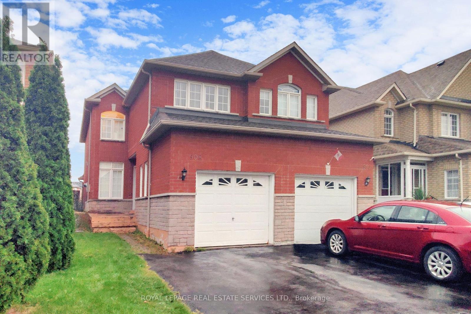 908 Stonebridge Avenue, Mississauga, Ontario  L5V 2L5 - Photo 4 - W12518510