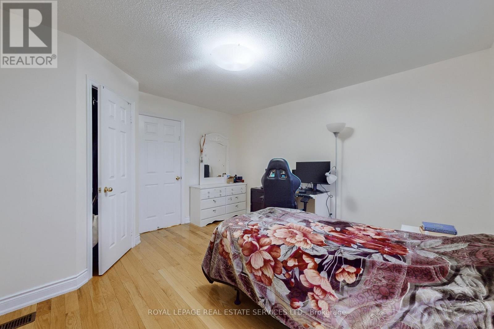 908 Stonebridge Avenue, Mississauga, Ontario  L5V 2L5 - Photo 25 - W12518510