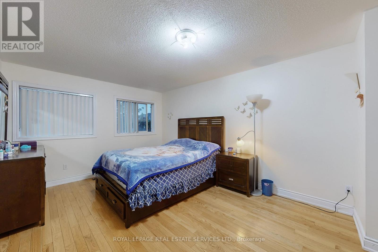 908 Stonebridge Avenue, Mississauga, Ontario  L5V 2L5 - Photo 18 - W12518510