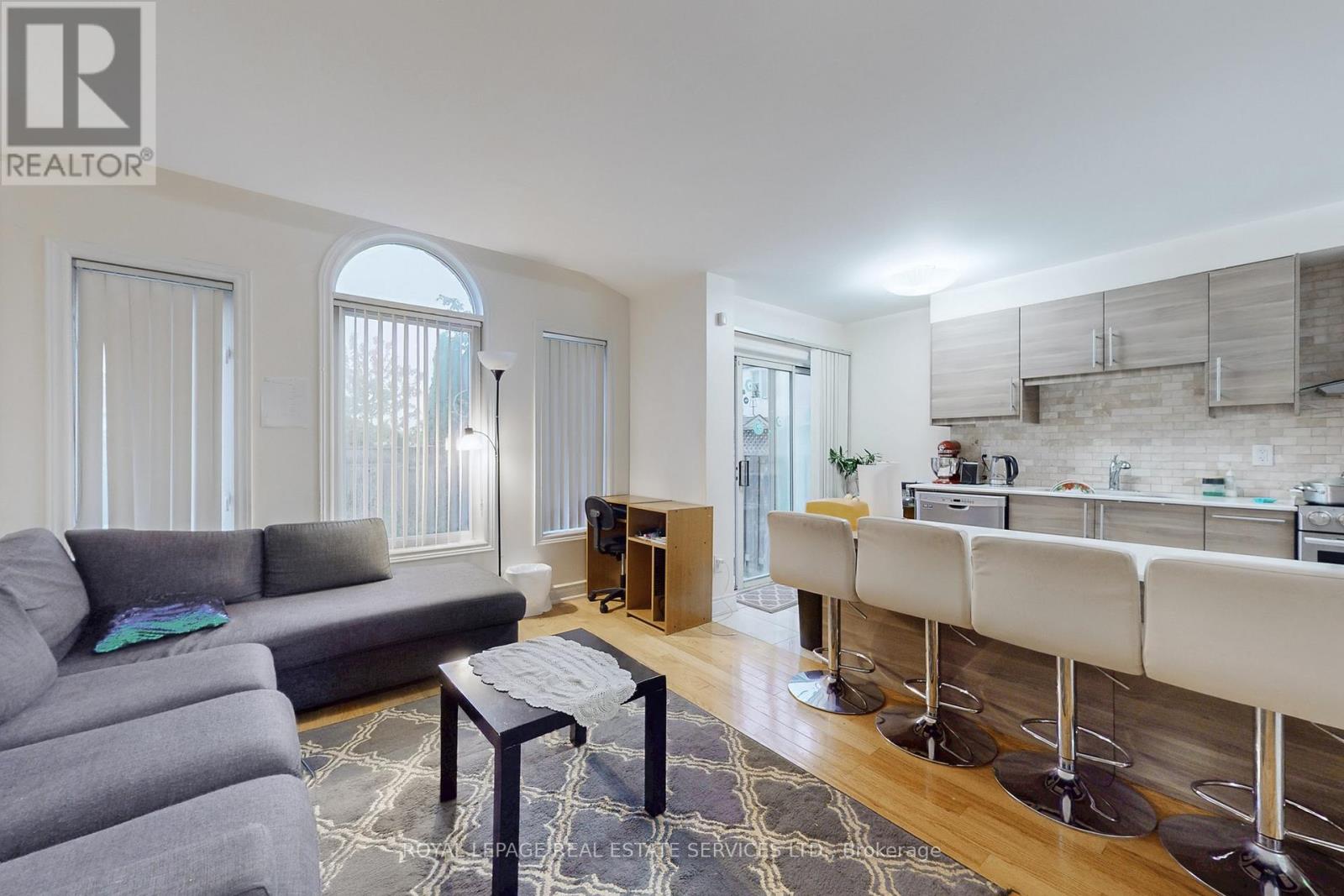 908 Stonebridge Avenue, Mississauga, Ontario  L5V 2L5 - Photo 11 - W12518510