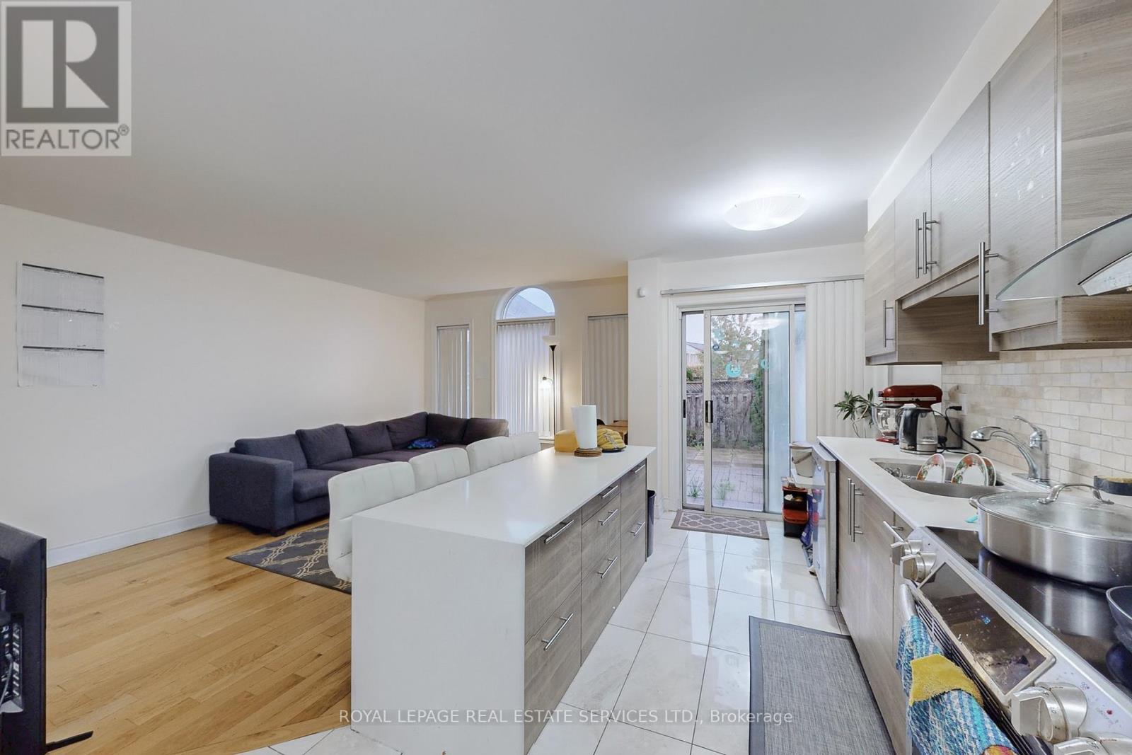 908 Stonebridge Avenue, Mississauga, Ontario  L5V 2L5 - Photo 14 - W12518510