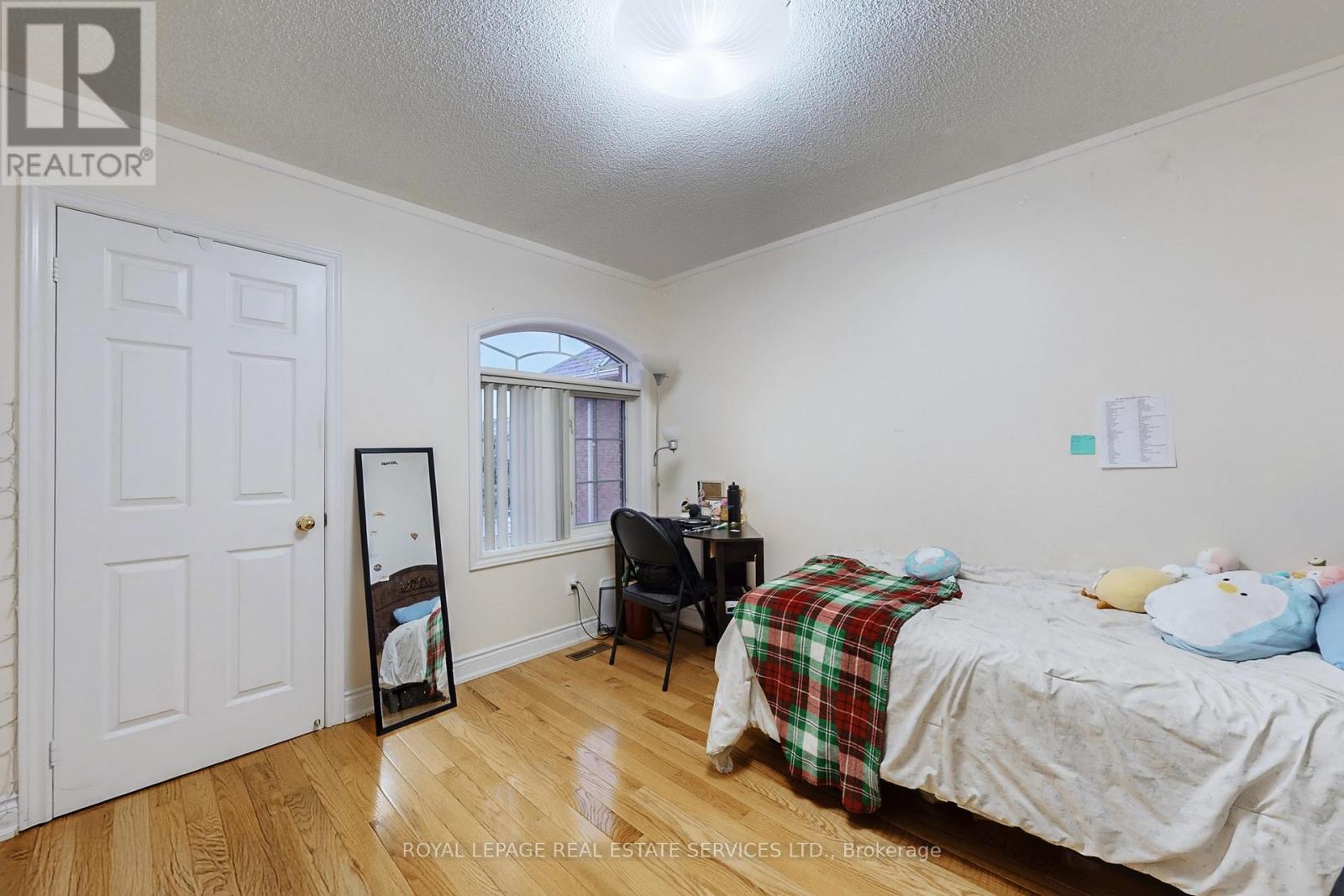 908 Stonebridge Avenue, Mississauga, Ontario  L5V 2L5 - Photo 27 - W12518510