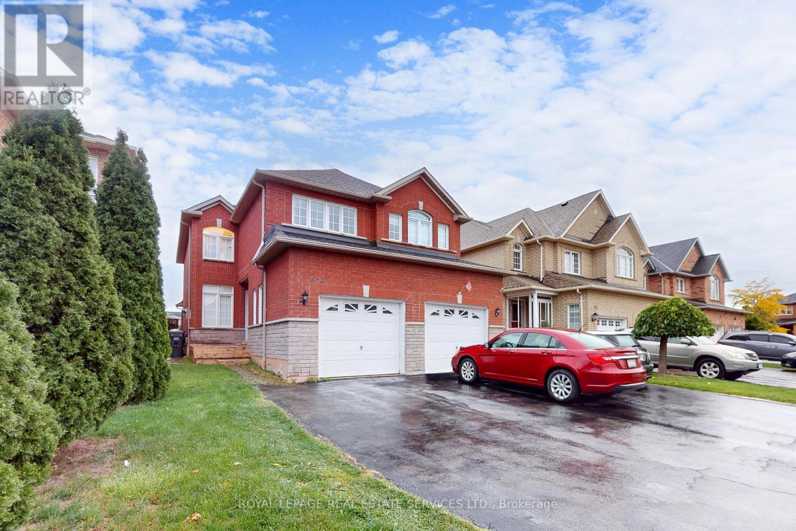 908 Stonebridge Avenue, Mississauga, Ontario  L5V 2L5 - Photo 2 - W12518510