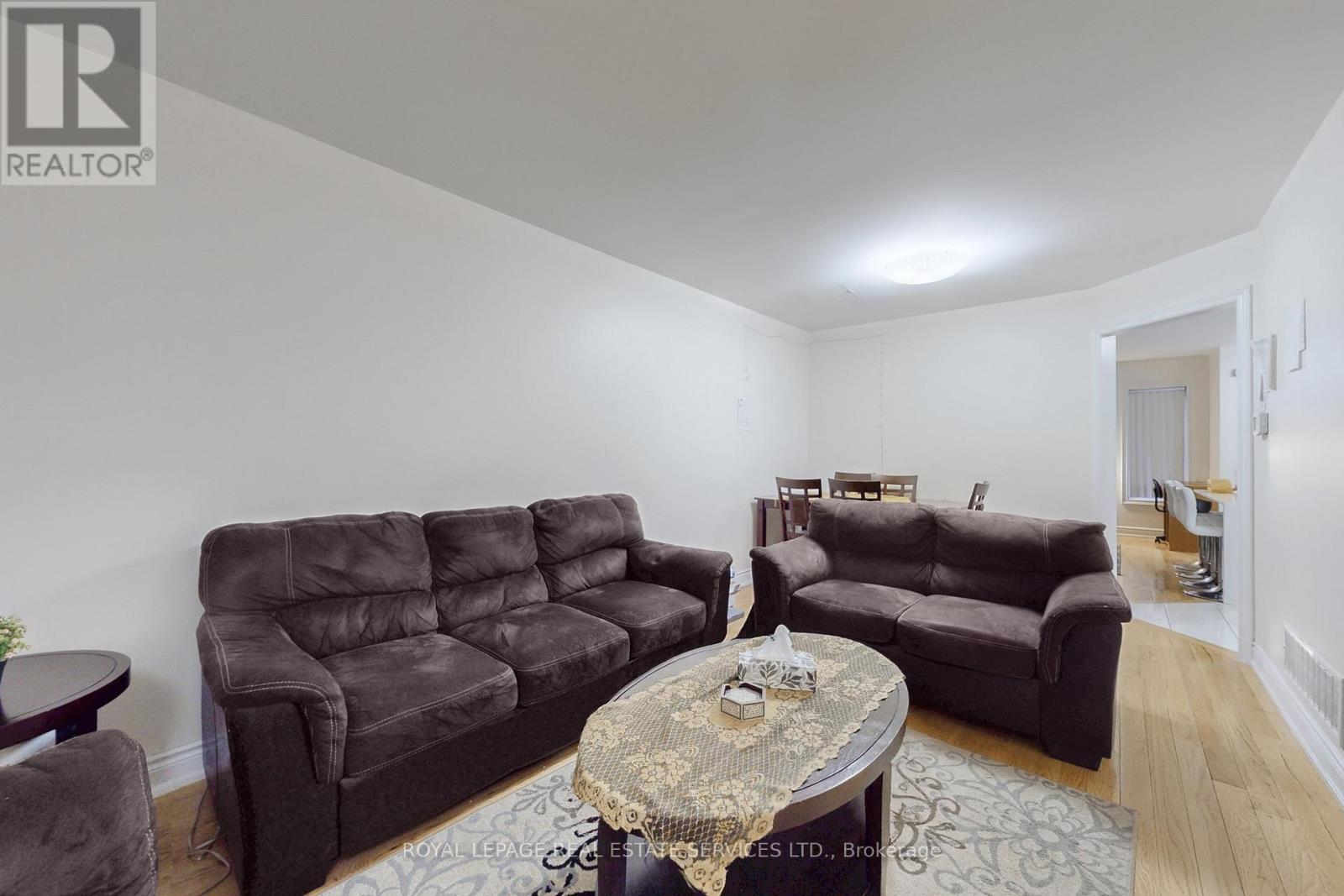 908 Stonebridge Avenue, Mississauga, Ontario  L5V 2L5 - Photo 6 - W12518510