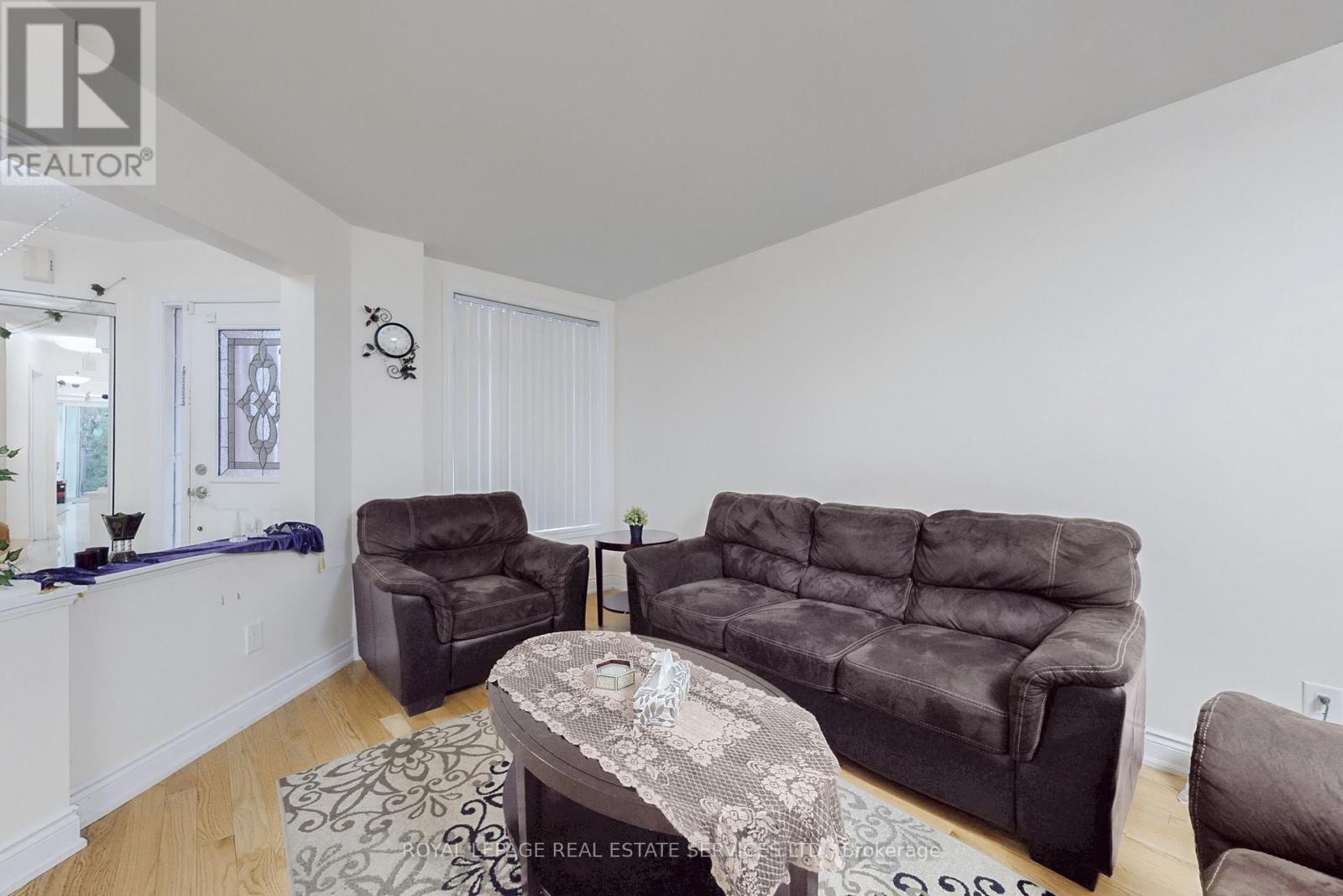 908 Stonebridge Avenue, Mississauga, Ontario  L5V 2L5 - Photo 8 - W12518510