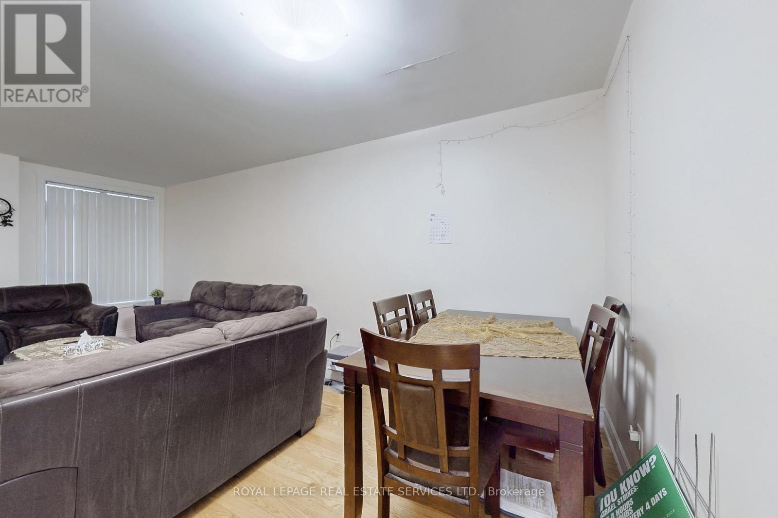 908 Stonebridge Avenue, Mississauga, Ontario  L5V 2L5 - Photo 9 - W12518510