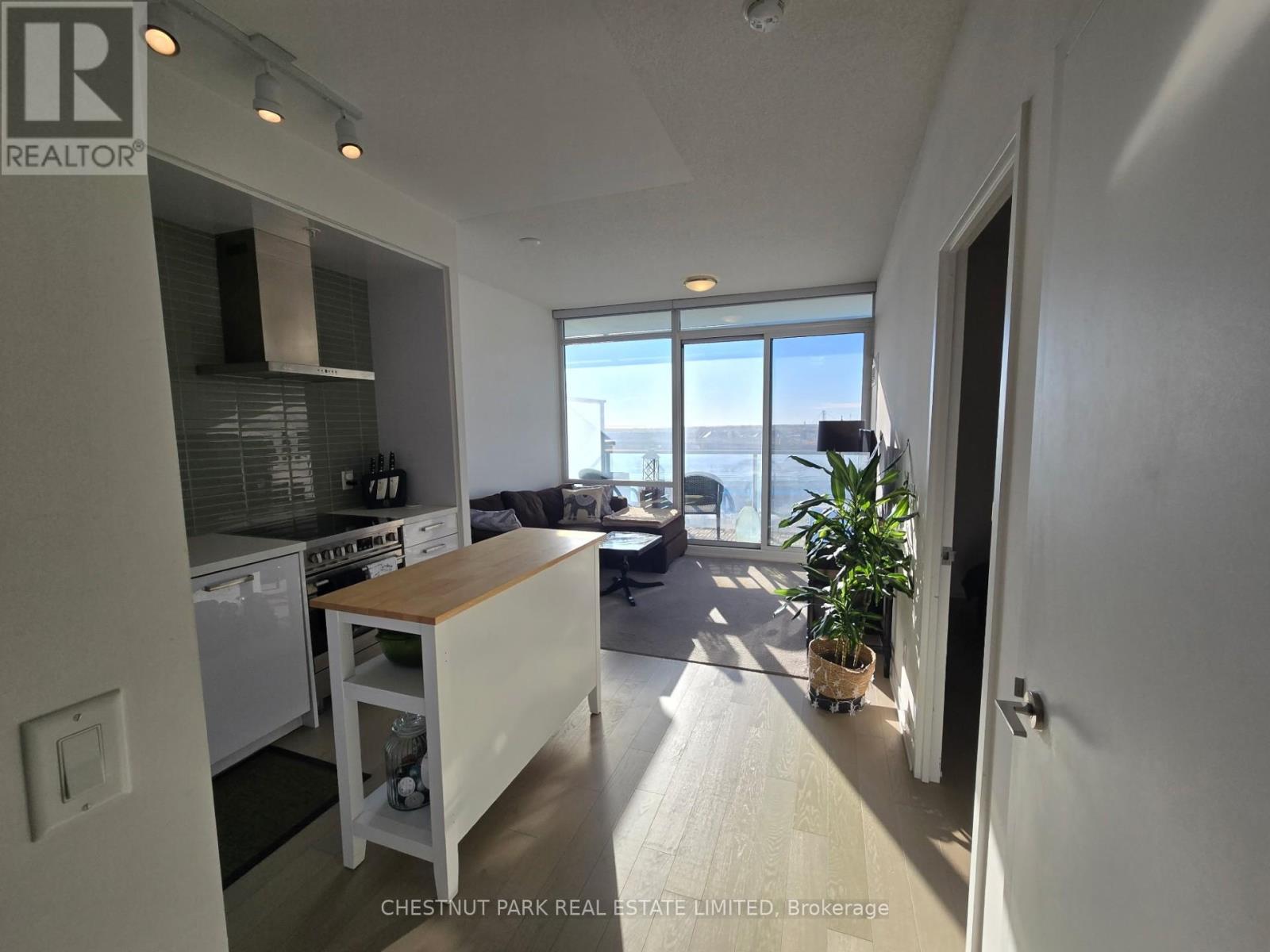 120 Bayview Avenue, Toronto, Ontario  M5A 0G4 - Photo 3 - C12505574