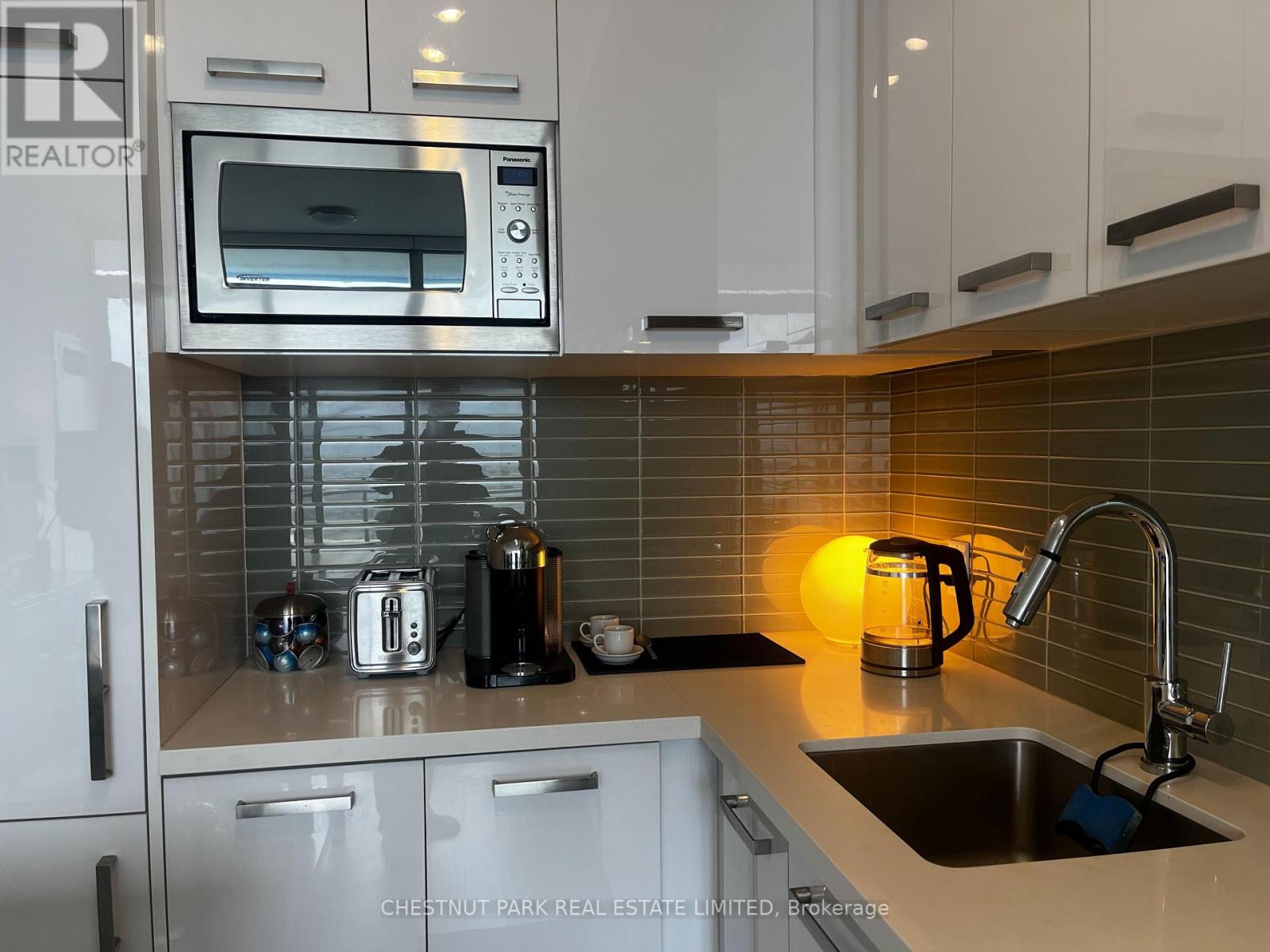 120 Bayview Avenue, Toronto, Ontario  M5A 0G4 - Photo 6 - C12505574