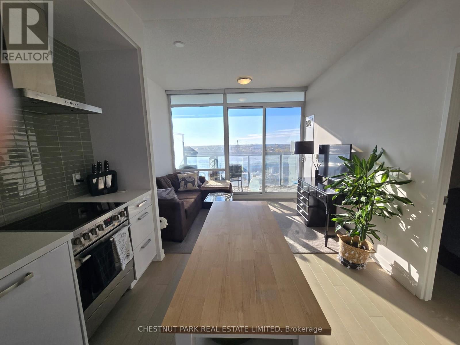 120 Bayview Avenue, Toronto, Ontario  M5A 0G4 - Photo 4 - C12505574