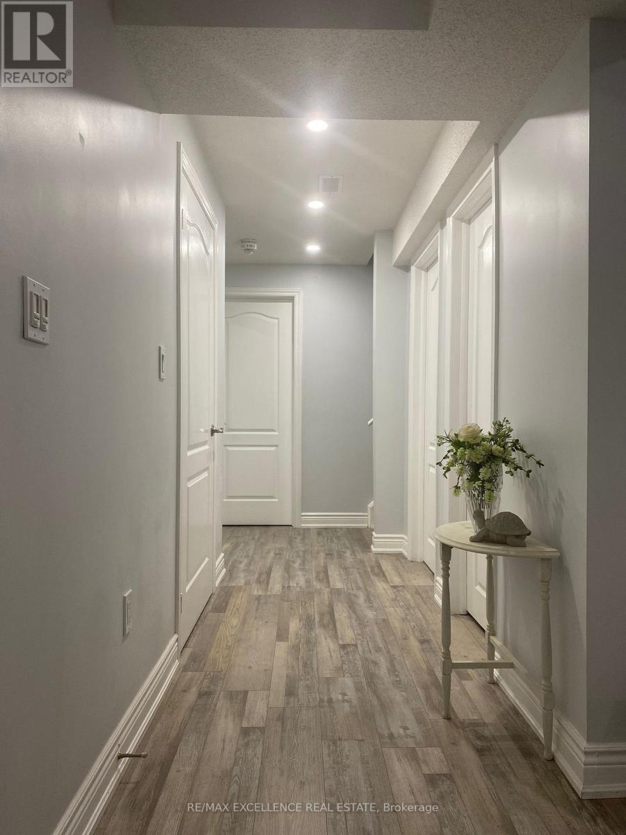 38 Davenfield Circle, Brampton, Ontario L6P 4M2 - Photo 18 - W12486416