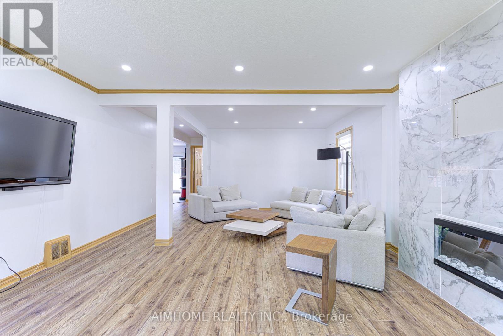 97 Edgecroft Road, Toronto, Ontario  M8Z 2C2 - Photo 18 - W12506064