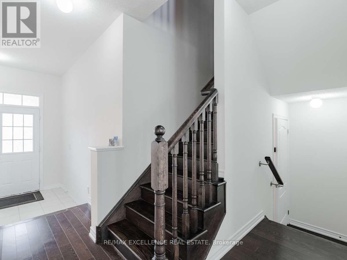 38 Davenfield Circle, Brampton, Ontario L6P 4M2 - Photo 15 - W12486416