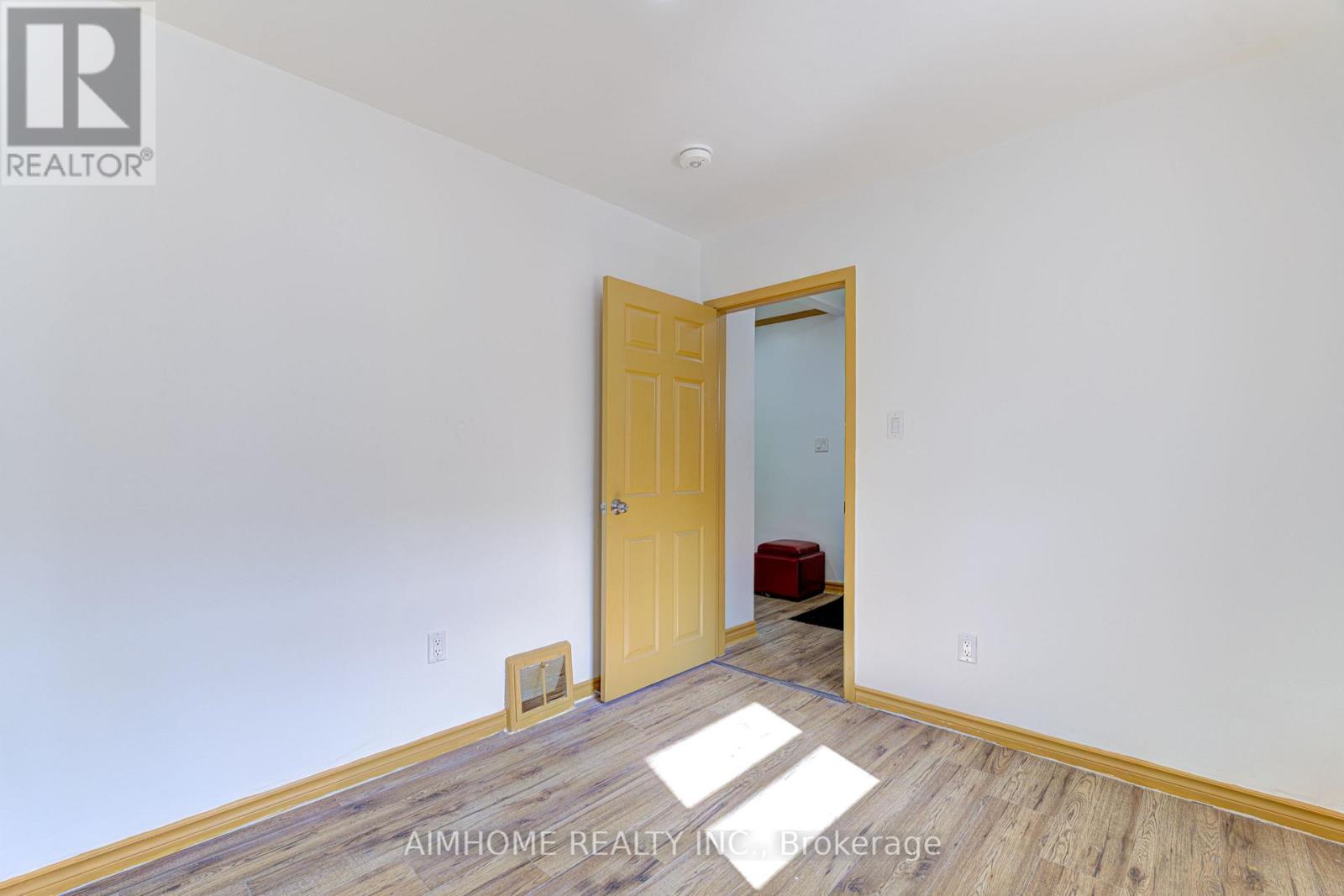 97 Edgecroft Road, Toronto, Ontario  M8Z 2C2 - Photo 24 - W12506064