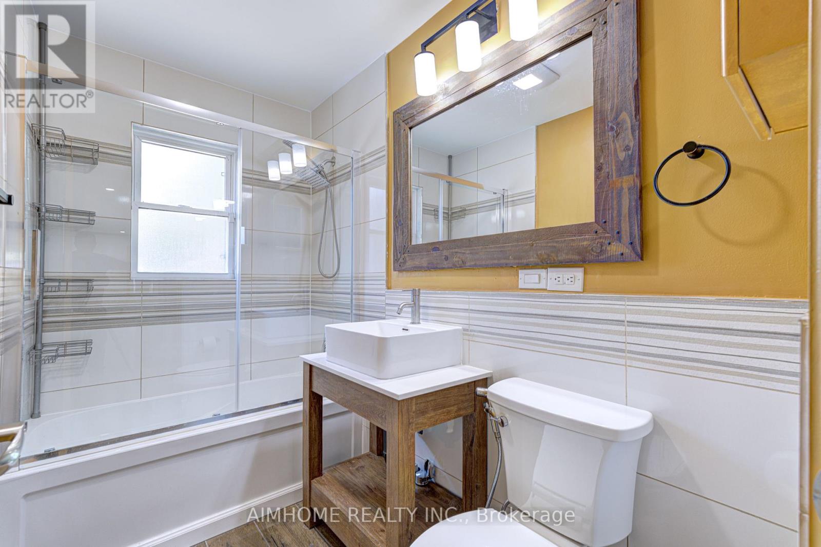 97 Edgecroft Road, Toronto, Ontario  M8Z 2C2 - Photo 15 - W12506064