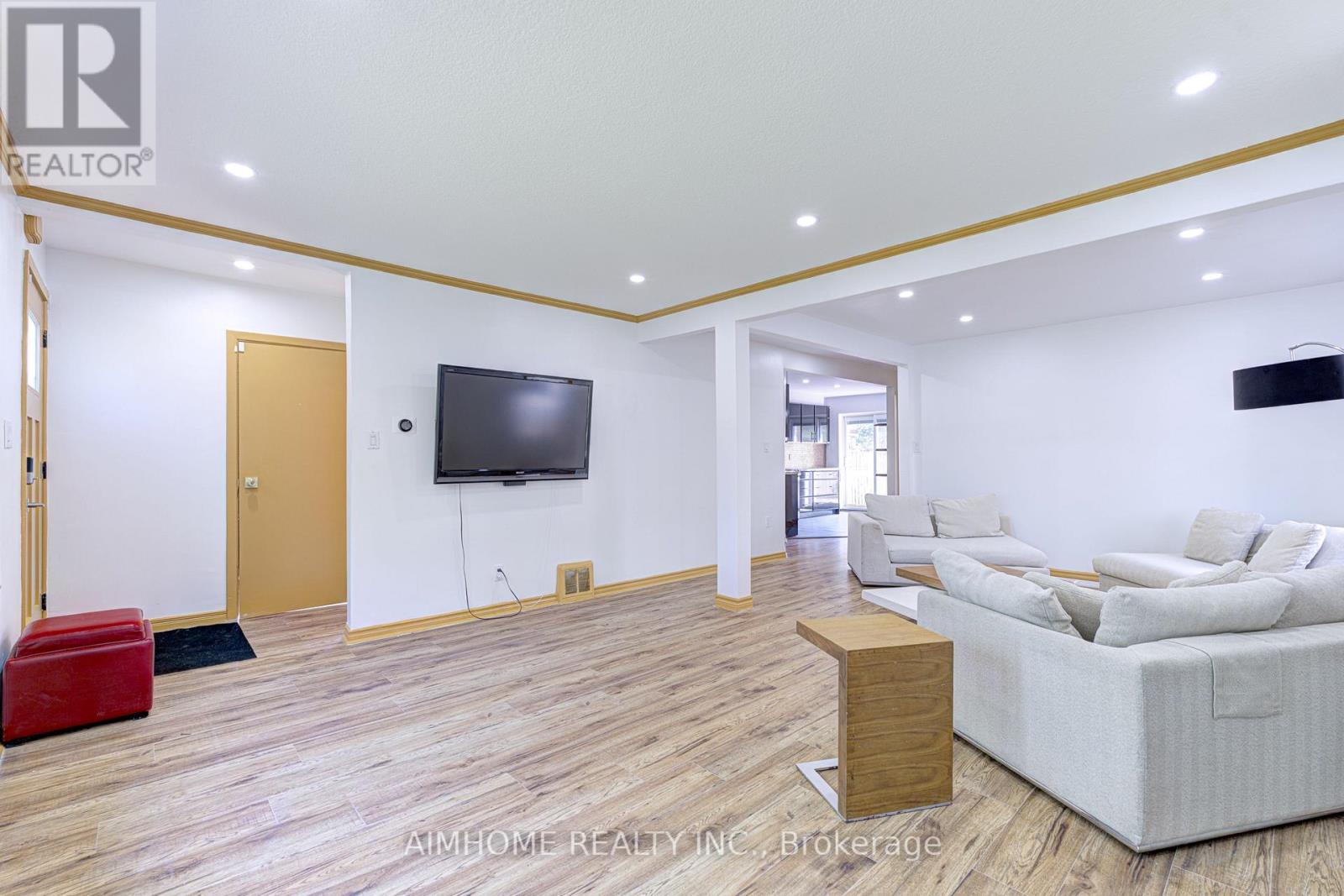 97 Edgecroft Road, Toronto, Ontario  M8Z 2C2 - Photo 21 - W12506064