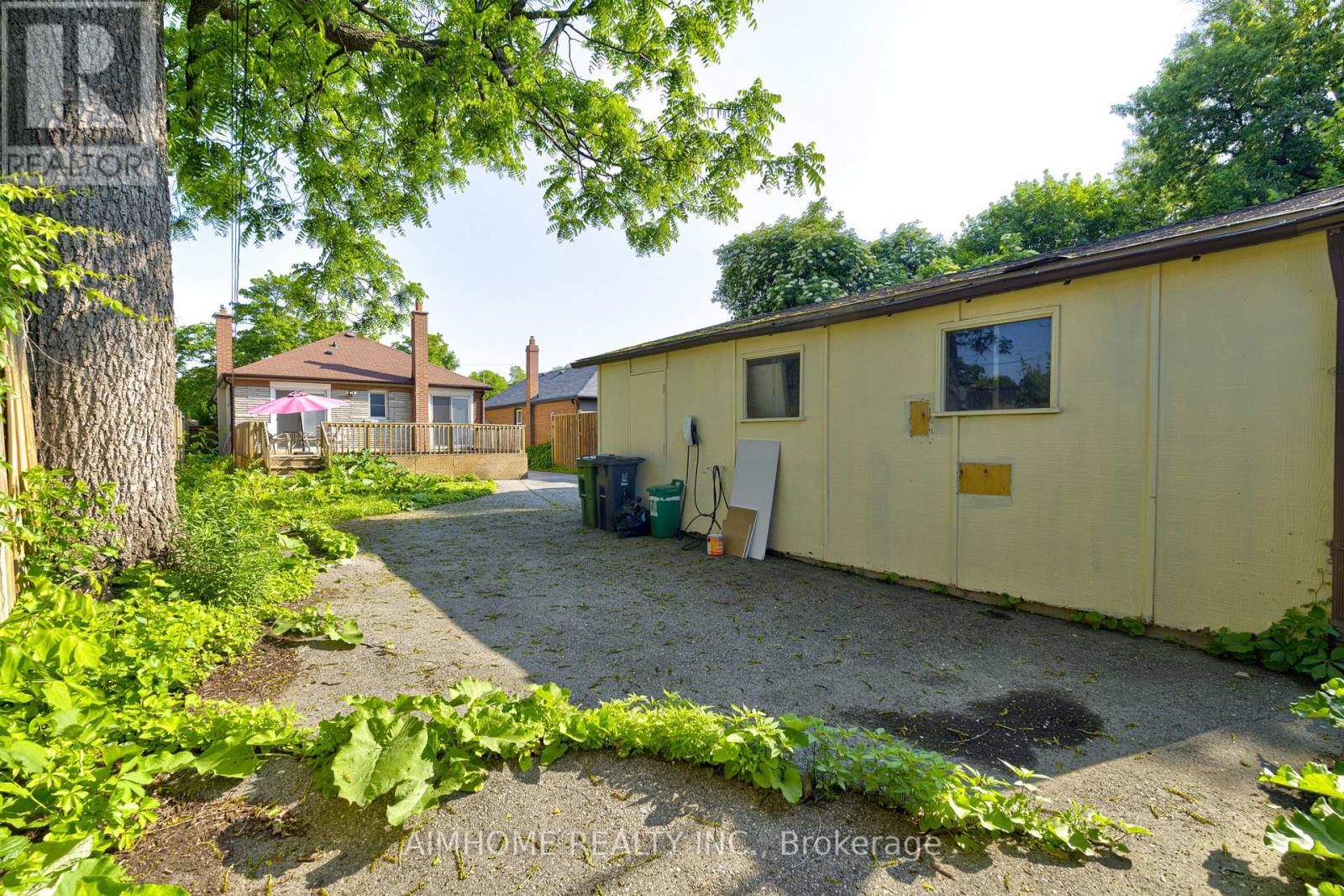 97 Edgecroft Road, Toronto, Ontario  M8Z 2C2 - Photo 7 - W12506064