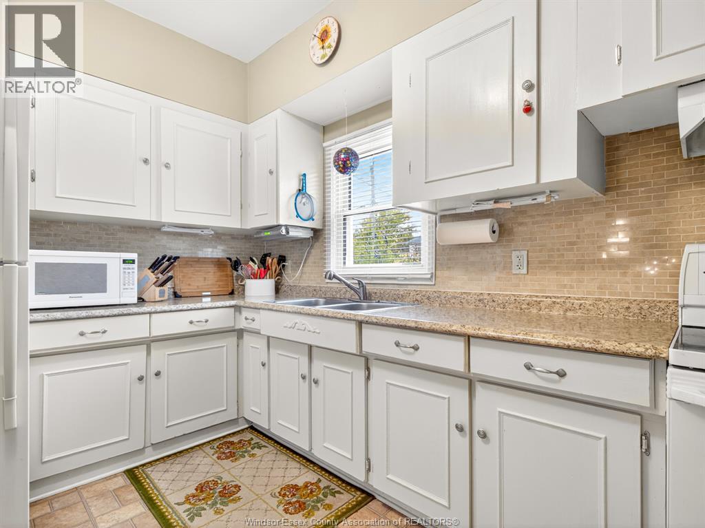 559 Oak Street, Windsor, Ontario N9A 5E7 - Photo 14 - 25028261