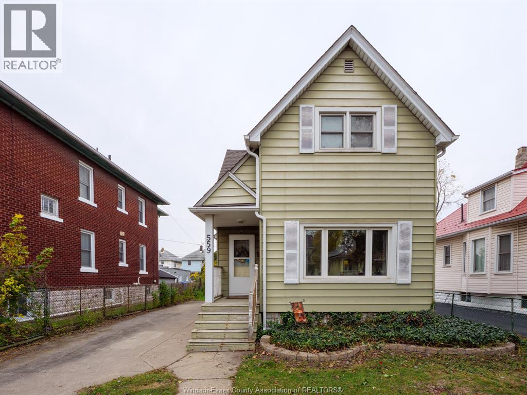 559 Oak Street, Windsor, Ontario N9A 5E7 - Photo 2 - 25028261