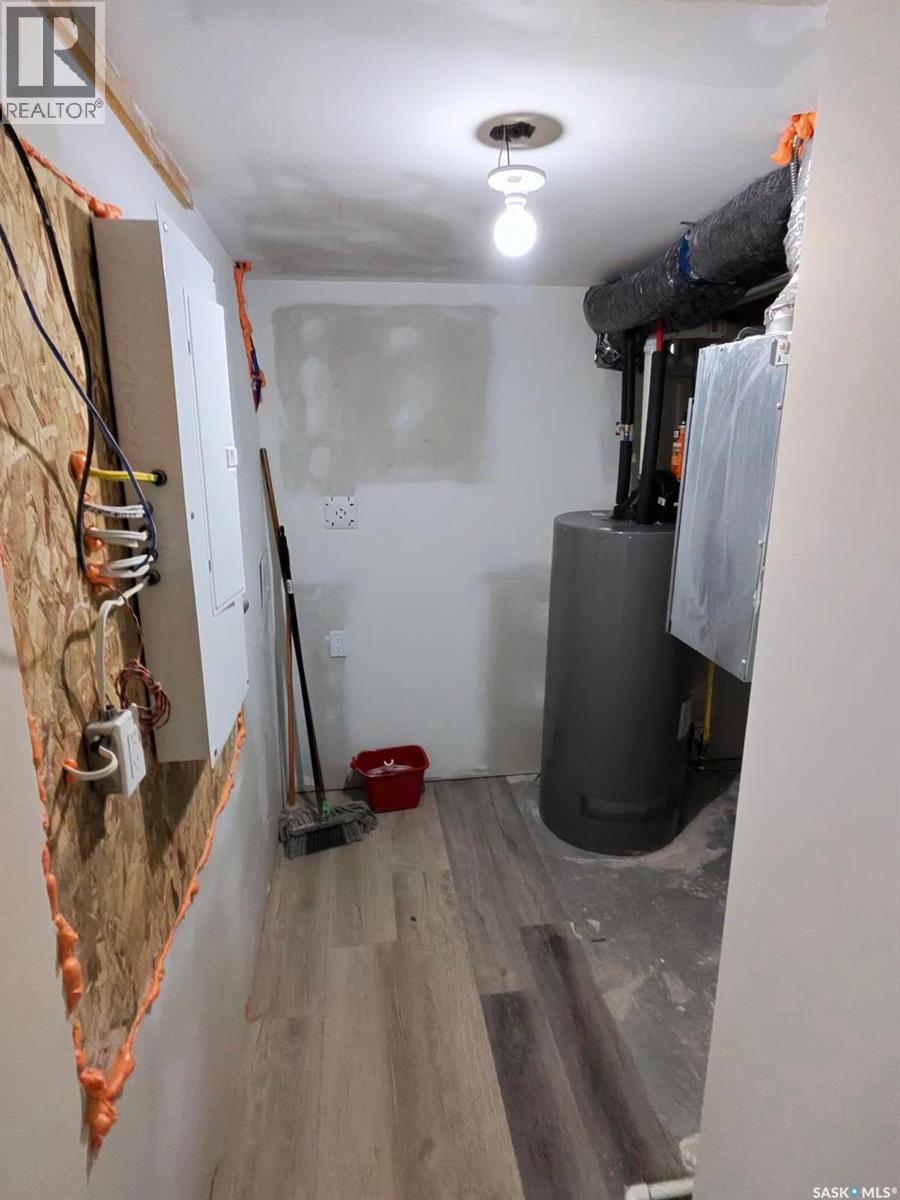 401 S Avenue N, Saskatoon, Saskatchewan  S7L 2Z9 - Photo 3 - SK022423