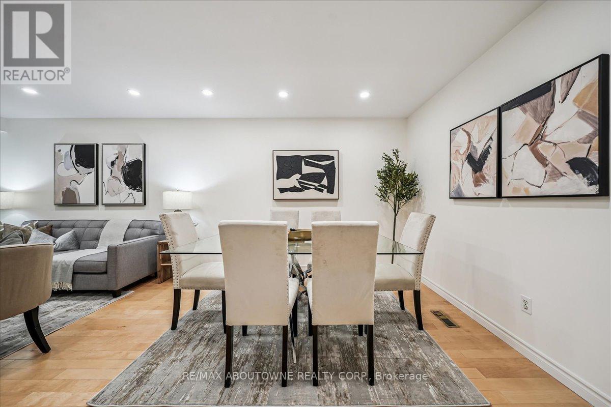 676 Galloway Crescent, Mississauga, Ontario  L5C 3W1 - Photo 11 - W12507450