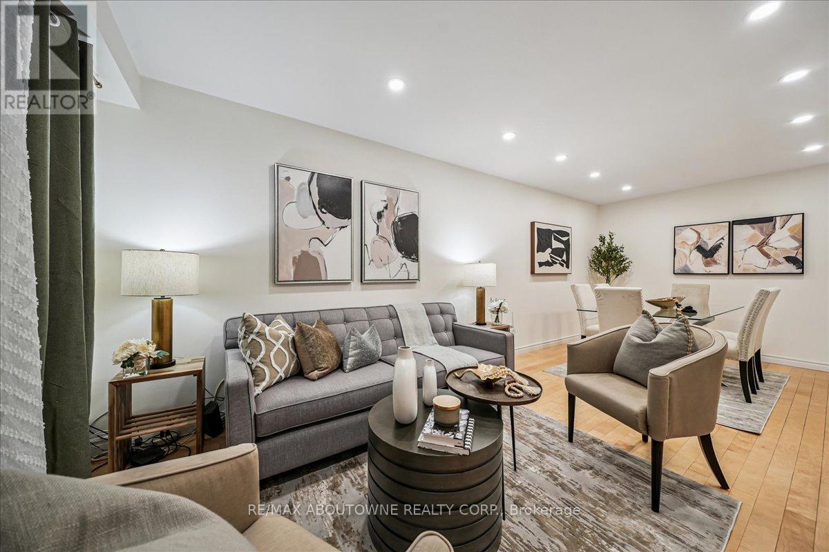 676 Galloway Crescent, Mississauga, Ontario  L5C 3W1 - Photo 10 - W12507450